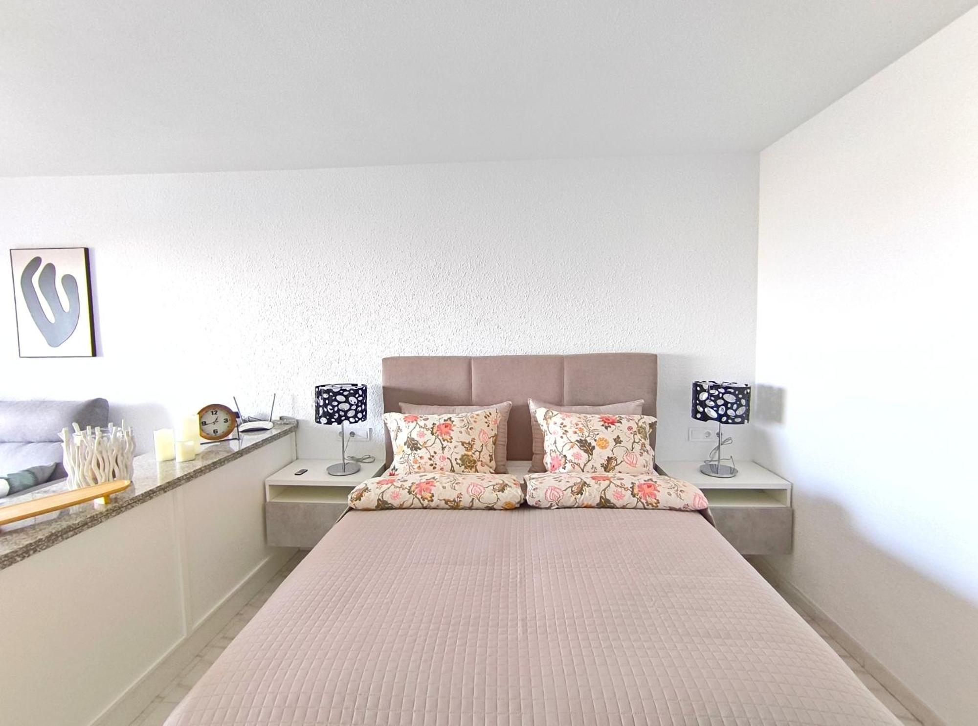 Apartment Sunlit Isle - Heated Pool, Fibre Net, Cristianos *