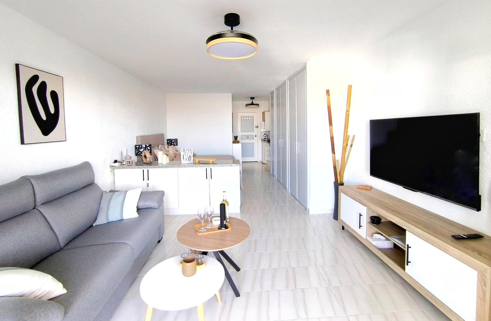 Sunlit Isle - Heated Pool, Fibre Net, Cristianos Apartamento *