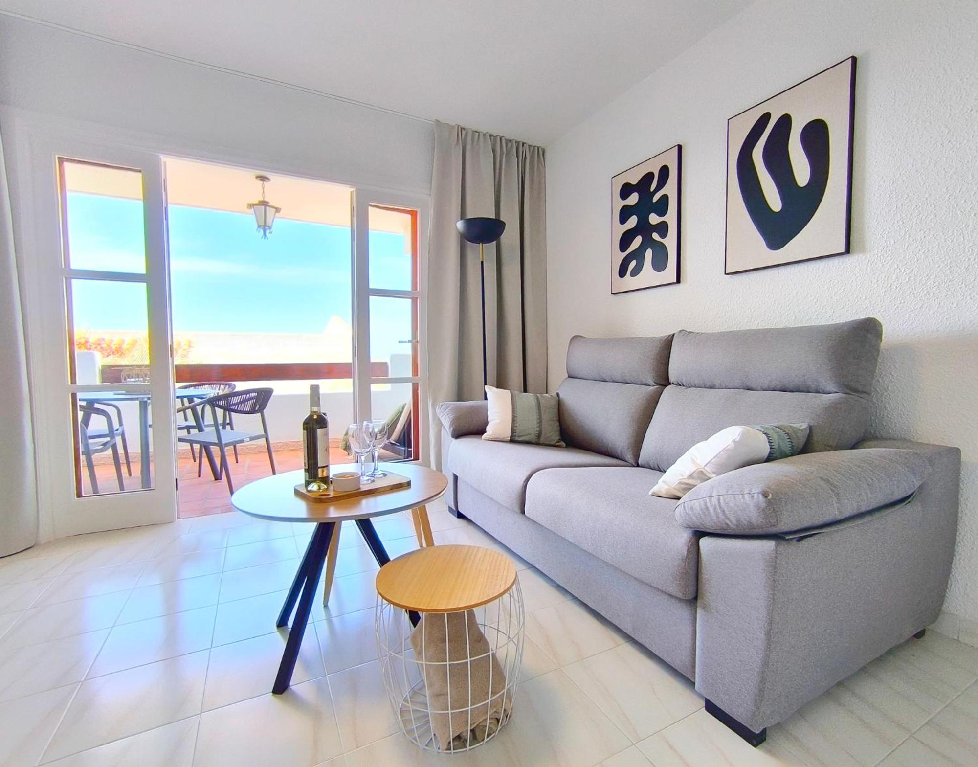 Apartamento Sunlit Isle - Heated Pool, Fibre Net, Cristianos *