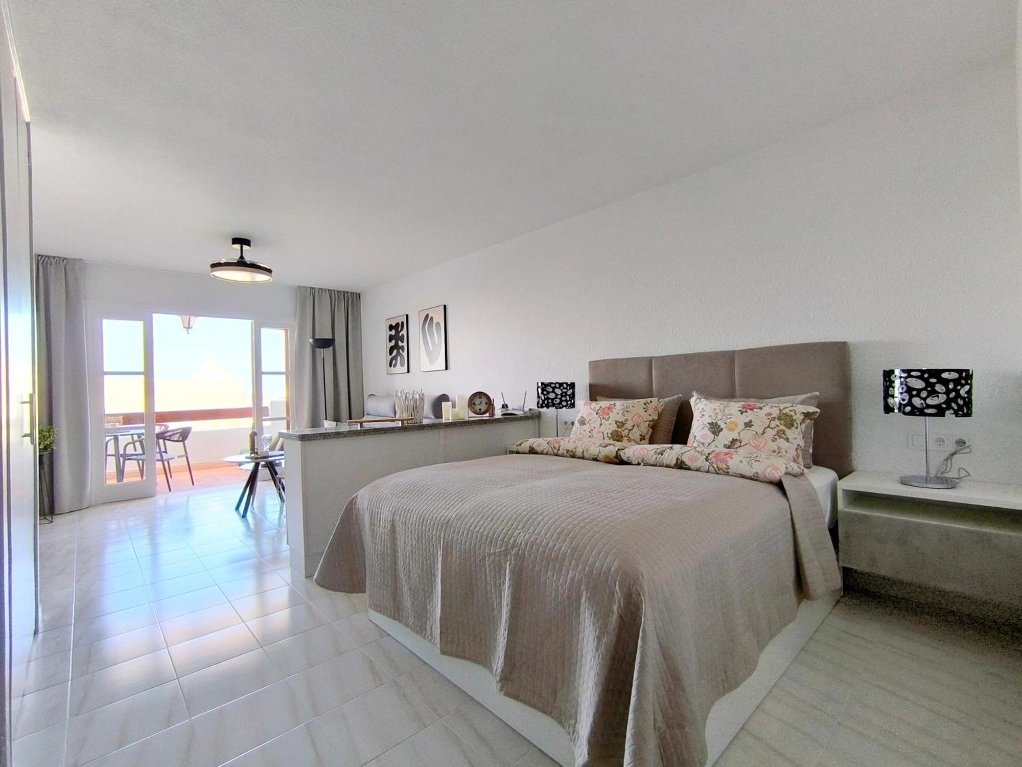 Sunlit Isle - Heated Pool, Fibre Net, Cristianos Los Cristianos (Tenerife)